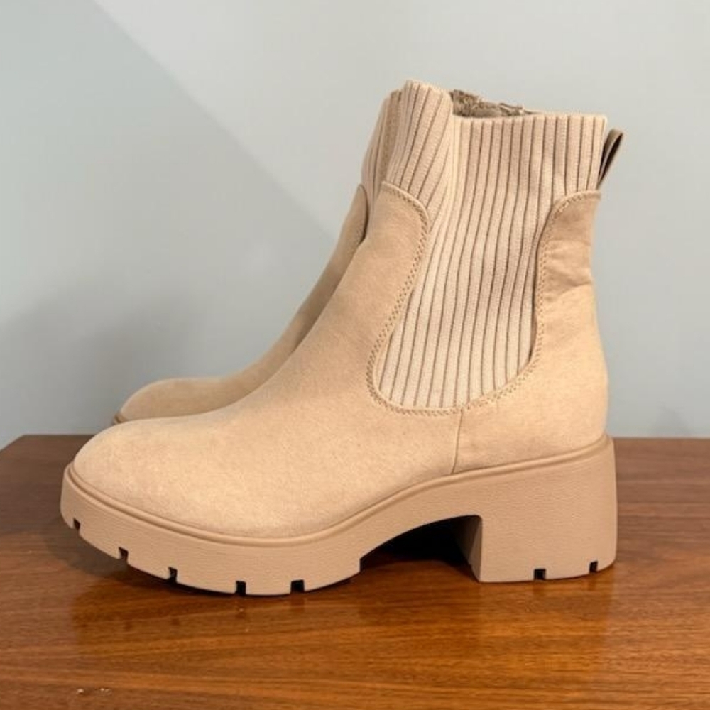 NWT - Women's American Eagle Boots